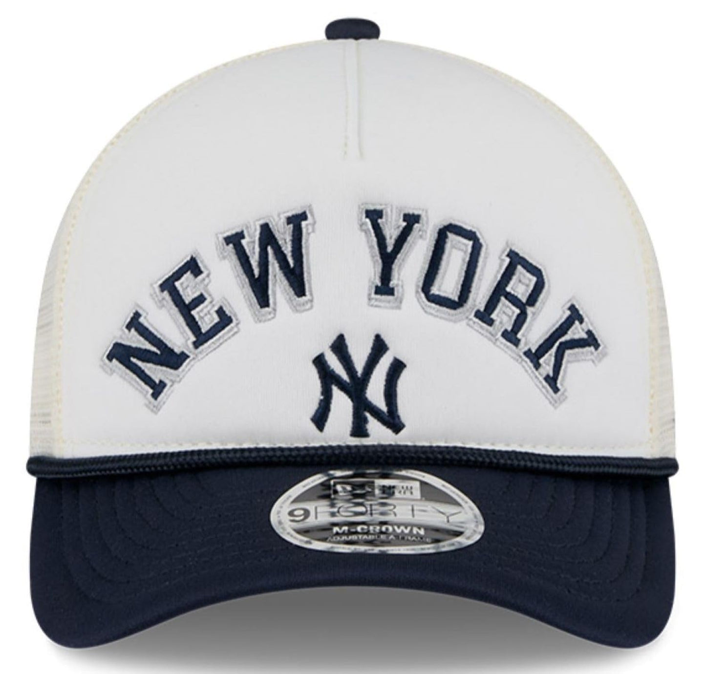 New Era 9FORTY MLB New York Yankees Chrome Arch M-Crown A-Frame Rope Adjustable Trucker Snapback Cap - White