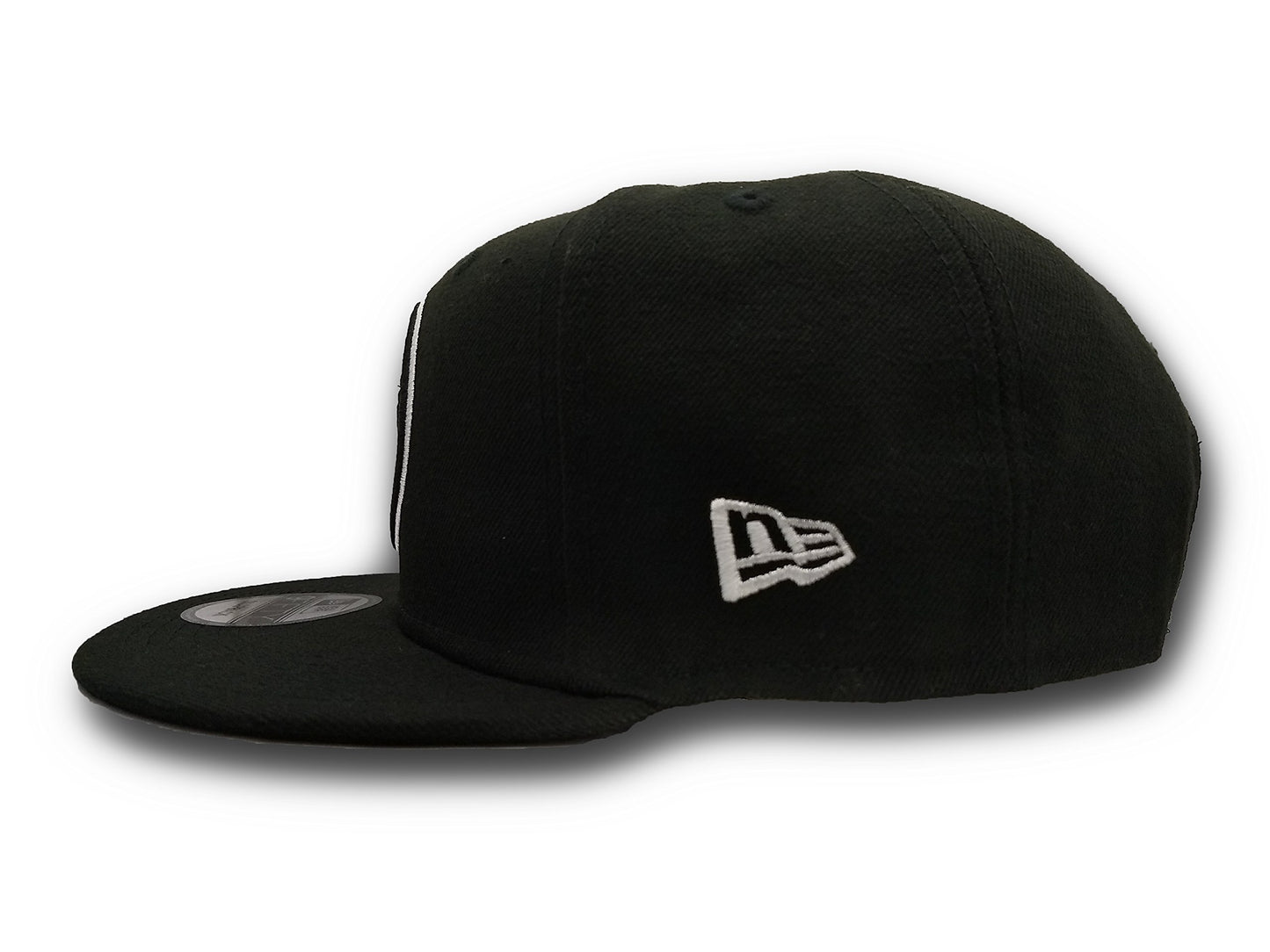 New Era Minnesota Timberwolves NBA Basic Black & White 9FIFTY Snapback Cap