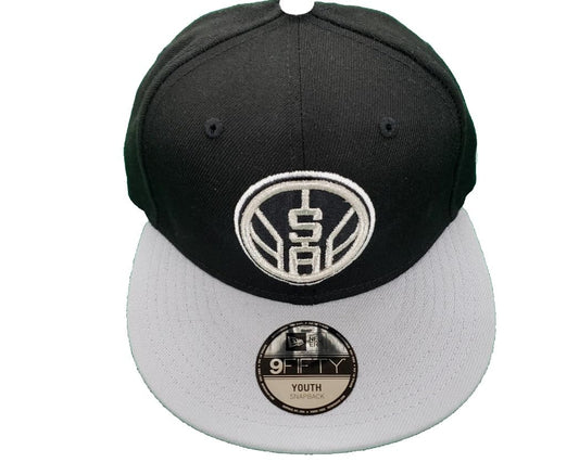 New Era Youth Boys San Antonio Spurs 9FIFTY Snapback Hat Black/Grey, Blue/White