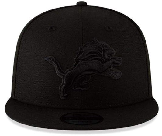 New Era Exclusive Selecition Men's Lions Motor City Adjustable Cap Hat One Size Fit Most Snapback/Velcro/Buckle Closure (US, Alpha, One Size, Black On Black)