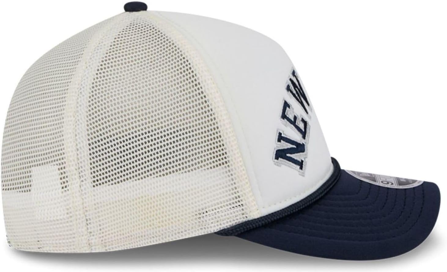 New Era 9FORTY MLB New York Yankees Chrome Arch M-Crown A-Frame Rope Adjustable Trucker Snapback Cap - White