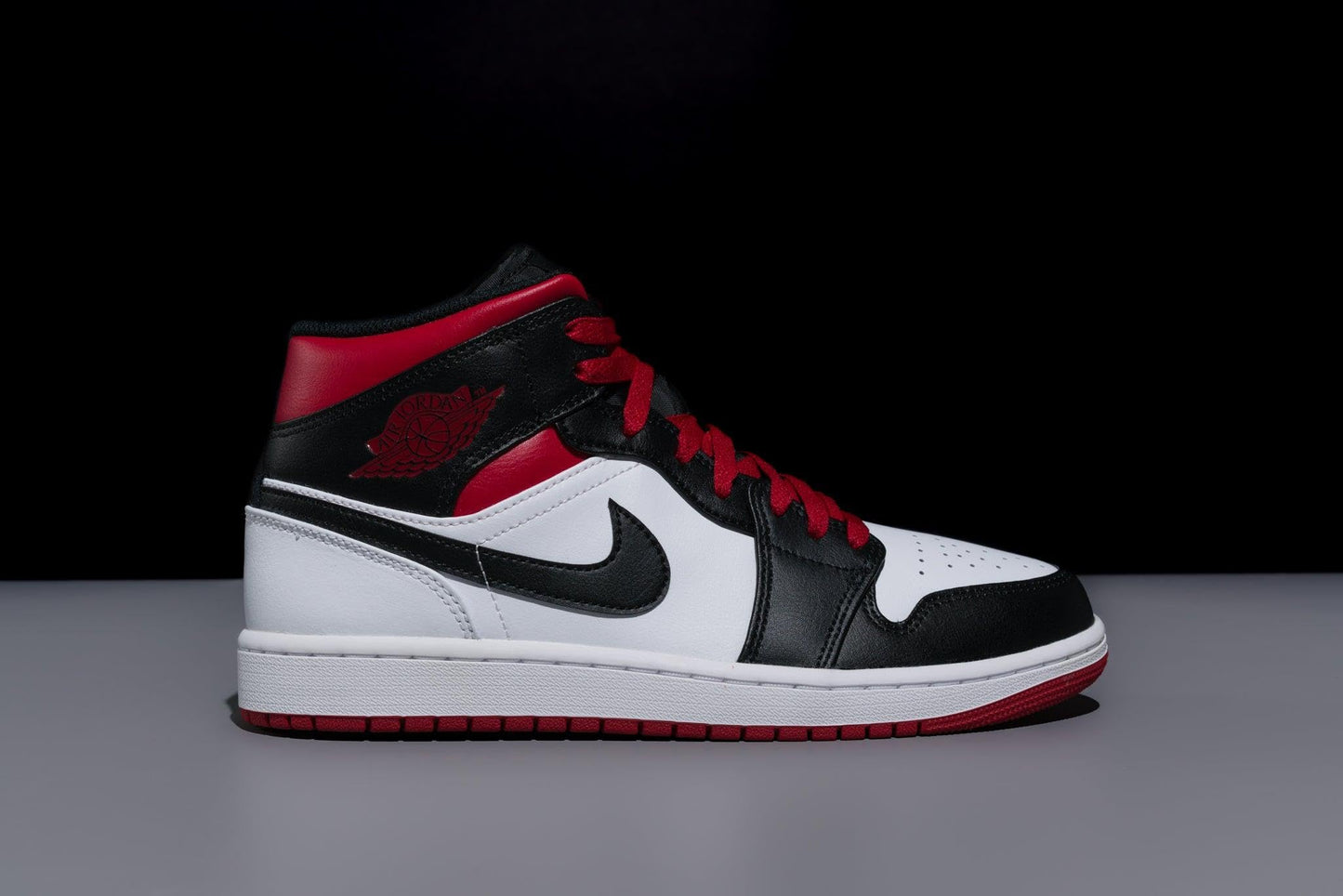 Nike mens Modern