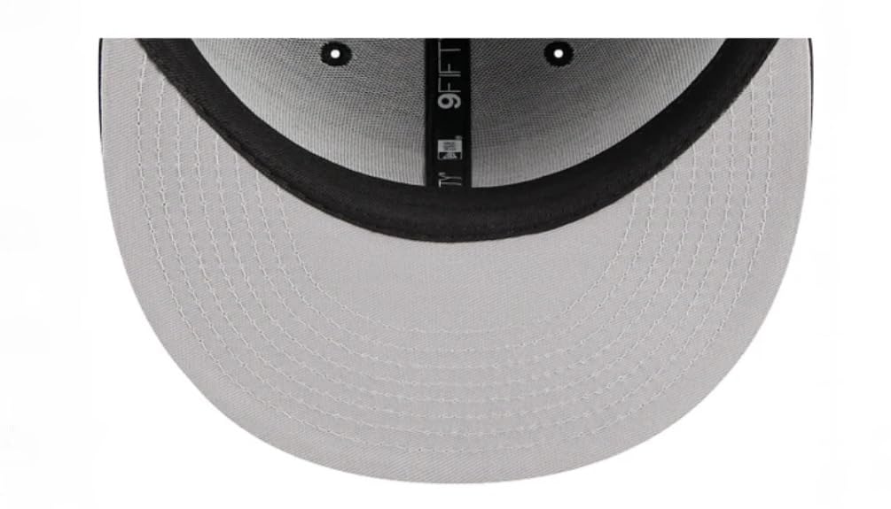 New Era Men's Chicago White Sox Black on Black White Outline B Dub 59Fifty Fitted Hat (US, Numeric, 8, Black/White)