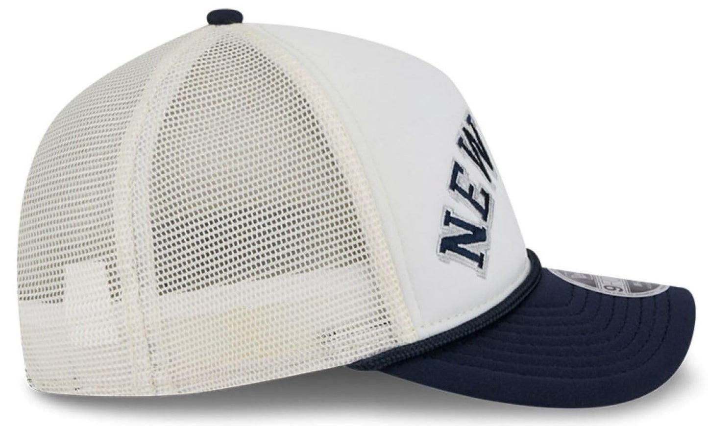 New Era 9FORTY MLB New York Yankees Chrome Arch M-Crown A-Frame Rope Adjustable Trucker Snapback Cap - White